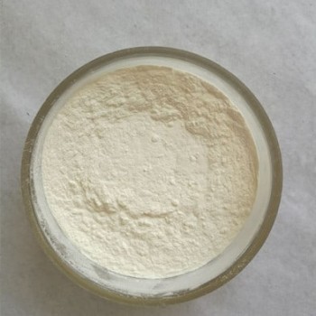 4-Hydroxy-3-methoxycinnamic acid appearance